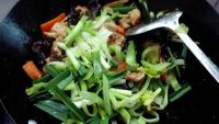 黑木耳炒鸡块