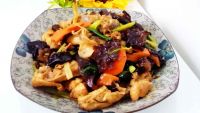 黑木耳炒鸡块