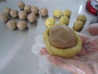 莲蓉蛋黄月饼