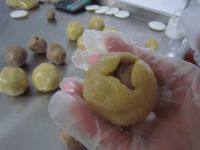 莲蓉蛋黄月饼