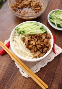 香菇肉酱拌面