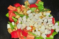 菱角炒鸡丁