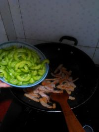 苦瓜炒肉饼