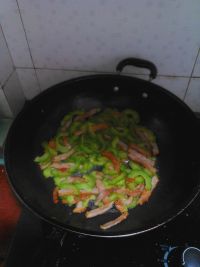 苦瓜炒肉饼