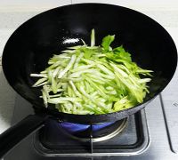 蚝油豆腐丝炒芹菜