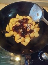 牛肉汤炖土豆