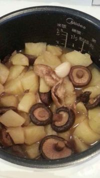 香菇炖土豆