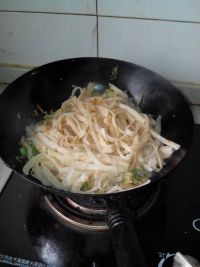肉丝洋白菜炒饼