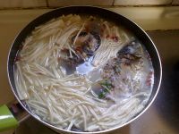 银针菇鲫鱼汤