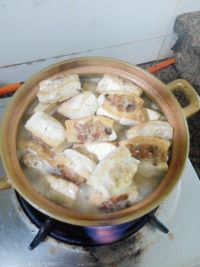 砂锅鱼头酿豆腐煲
