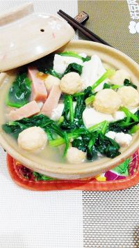鸡丸豆腐菠菜砂锅煲