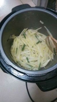 电饭锅土豆丝