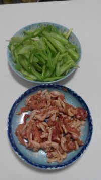 芹菜炒肉