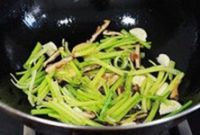 芹菜香干炒肉片