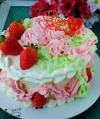 草莓花朵奶油蛋糕