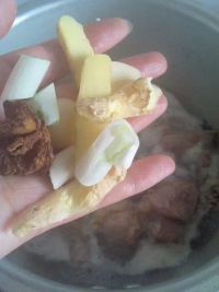 香菇炖土鸡