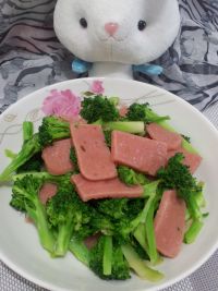西兰花炒火腿