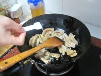 甜酸荞头焖鸭掌