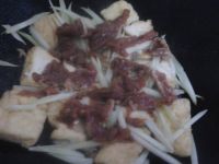 猪肉芹菜焖油豆腐