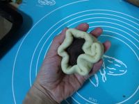 豆沙半月佛手面包