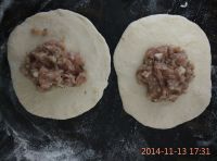 平菇肉馅饼