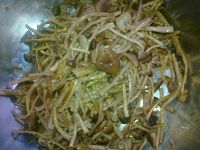 肥肉炒茶树菇