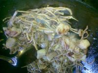 肥肉炒茶树菇