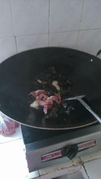 木耳炒猪肉