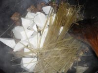 芋头粉条烧鸡腿