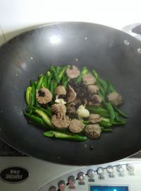 豆鼓辣炒牛肉丸