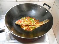 泡姜三汁焖鲤鱼