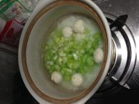 芹菜鱼丸汤饭