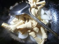 豆结烧萝卜