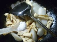豆结烧萝卜