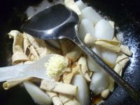 豆结烧萝卜