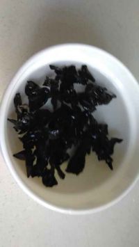 黑木耳炒鹌鹑蛋