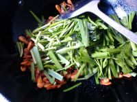 小河虾炒韭菜