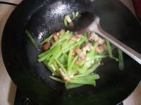 莴笋金针菇炒肉