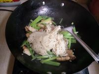 莴笋金针菇炒肉