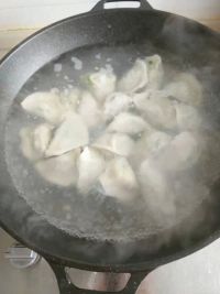 香芹蛤肉水饺