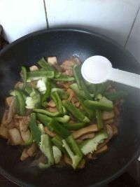 圆椒肉片炒香干