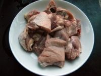 腐竹红萝卜烧鸡块