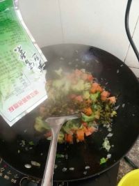 西兰花炒饭