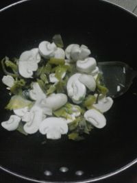 咸菜炒口蘑