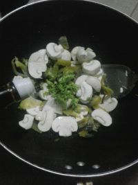咸菜炒口蘑