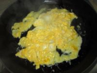 蒜黄粉皮炒鸡蛋