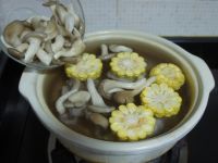 蘑菇玉米骨头汤