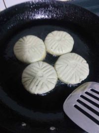 红糖芝麻馅白薯饼