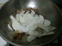 萝卜片炒五花肉片