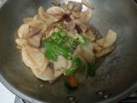 萝卜片炒五花肉片